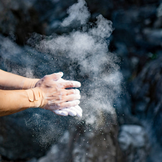 Chalk Ball vs Loose Chalk: Which is the Best Option for Climbers?